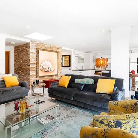 Luxury Penthouse With Great Terrace And Sea View *