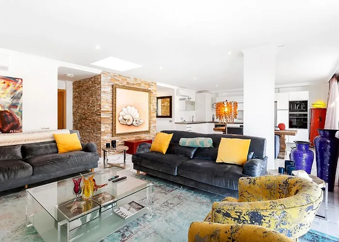 Luxury Penthouse With Great Terrace And Sea View *
